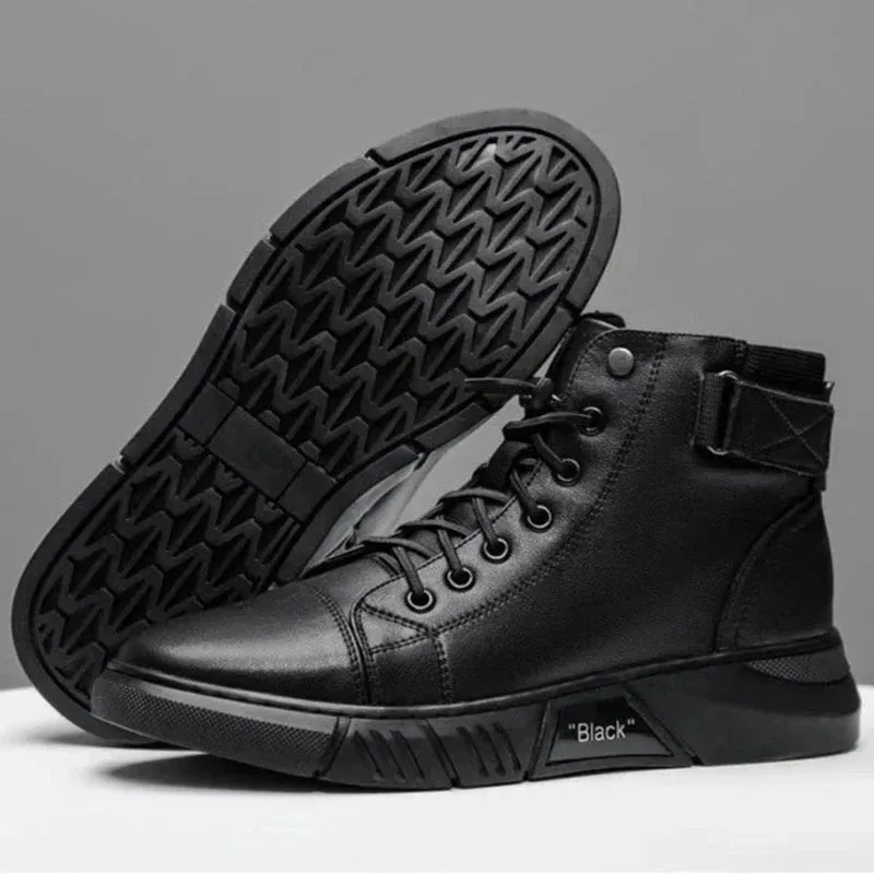 Elegant leather men's boots in black