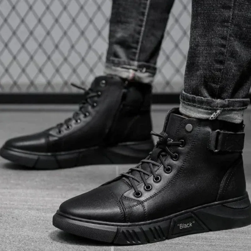 Elegant leather men's boots in black