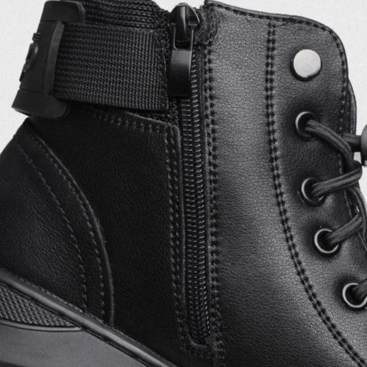 Elegant leather men's boots in black