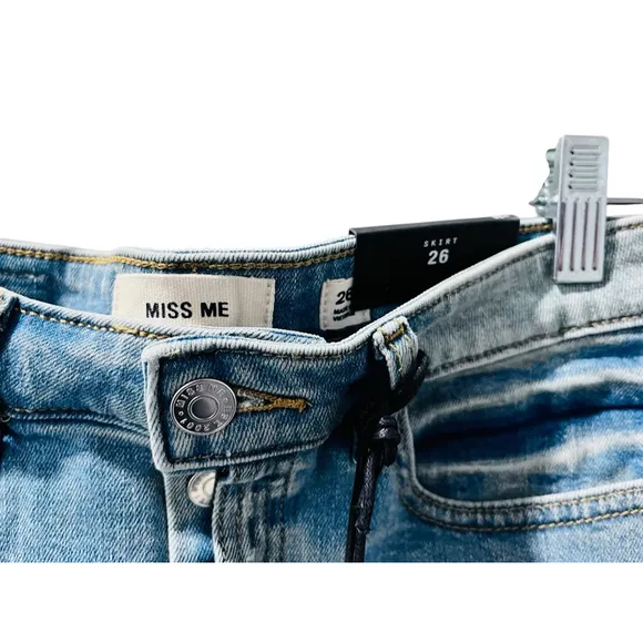Miss Me NWT Med Wash Blue Denim Jean Skirt Size 26 Mini Button Fly Fray Hem