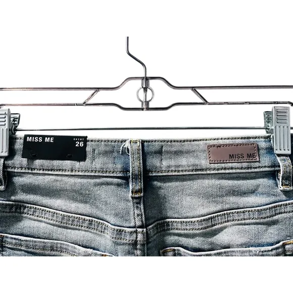 Miss Me NWT Med Wash Blue Denim Jean Skirt Size 26 Mini Button Fly Fray Hem