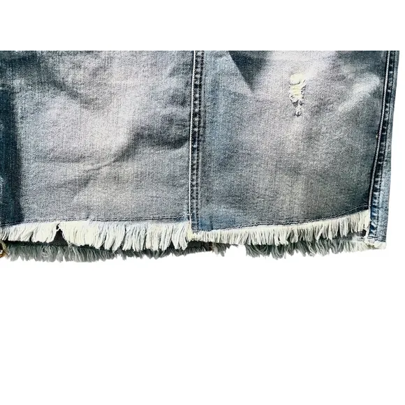 Miss Me NWT Med Wash Blue Denim Jean Skirt Size 26 Mini Button Fly Fray Hem