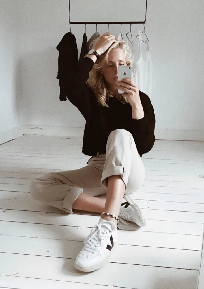 Veja V-10 Leather Extra White Black